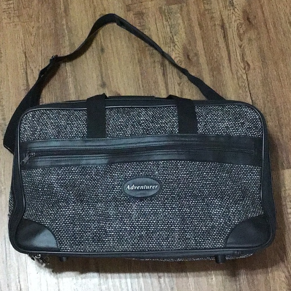 NWOT Adventurer Travel bag Airplane Size